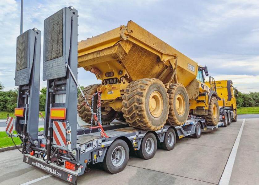 Heavy vehicle on a transport trailer